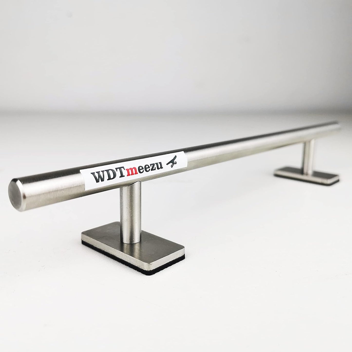 Elevate Your Fingerboarding Skills with the Professional 10" Metal Round Rail Prop