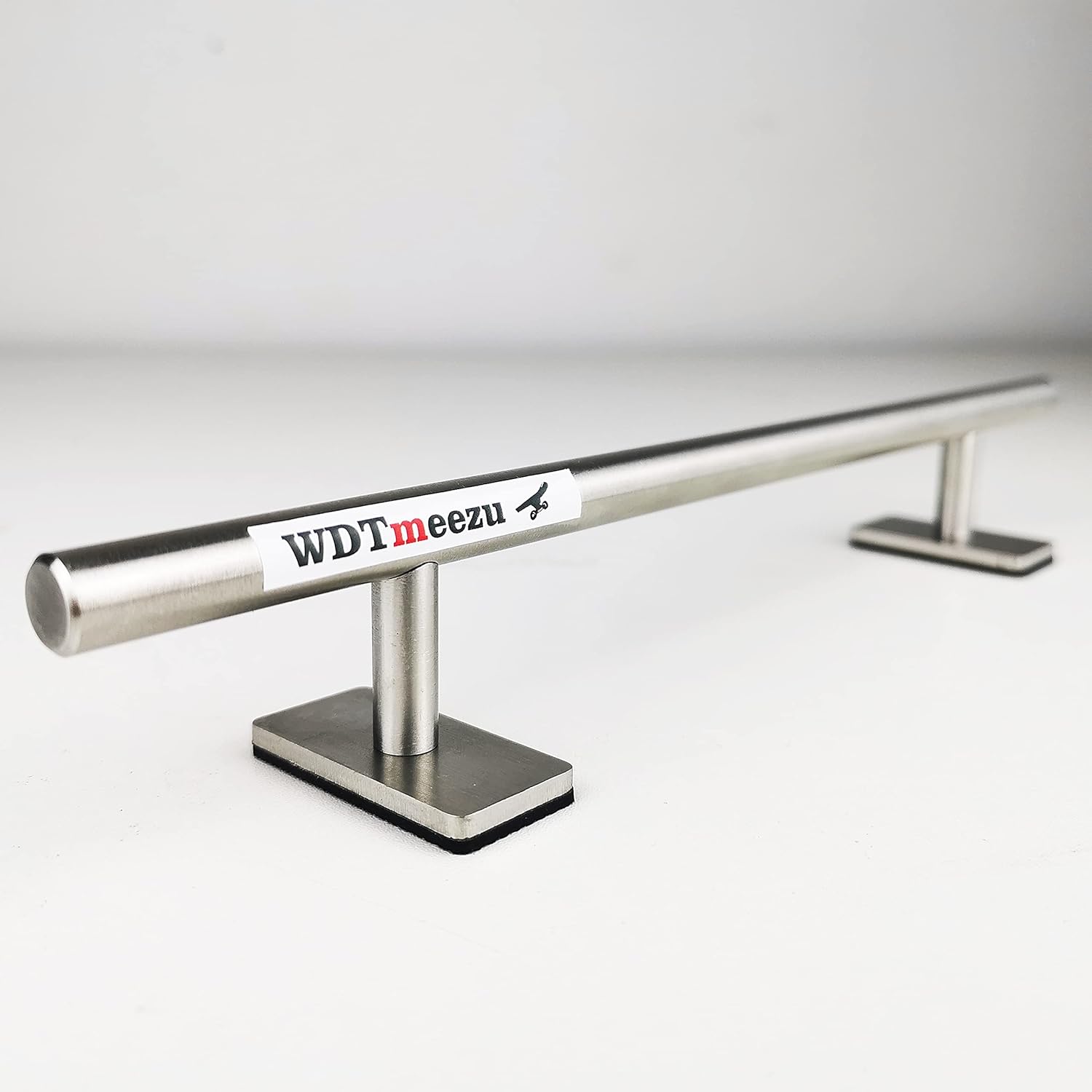 Elevate Your Fingerboarding Skills with the Professional 10" Metal Round Rail Prop