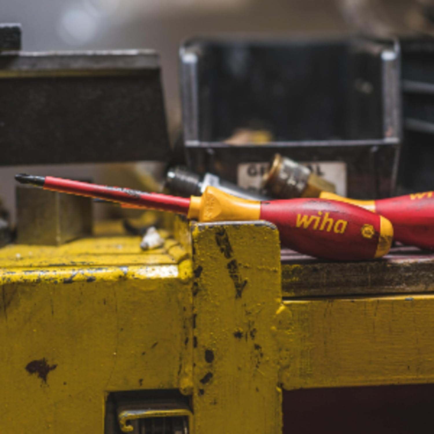 Upgrade Your Toolbox with the Wiha 32059 Professional 5-Piece Insulated Screwdriver Set - Precision and Safety Combined!