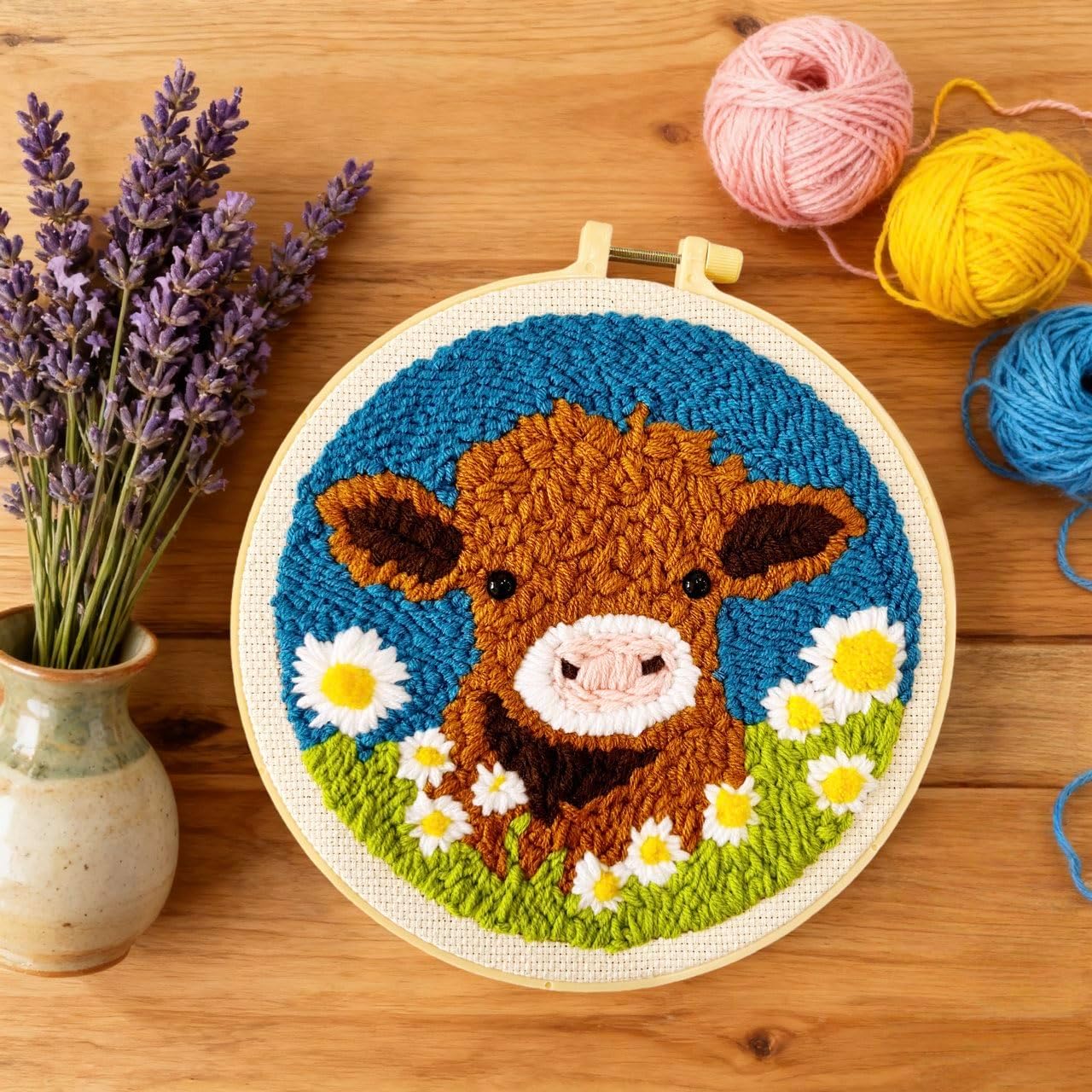 Create Beautiful Art with Our Beginner-Friendly DIY Punch Needle Kit - Cartoon Highland Cow with Daisy Flower - Perfect for Adults and Kids, Ideal for Gifts and Home Décor (20x20 cm)